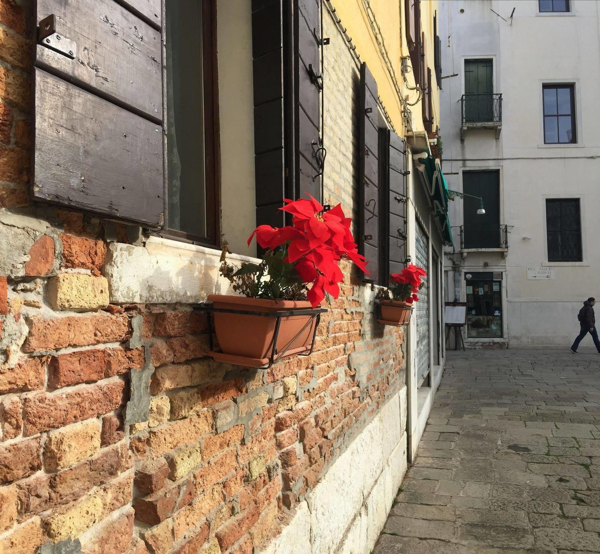 Home Lovers Apartment Venesia Bagian luar foto