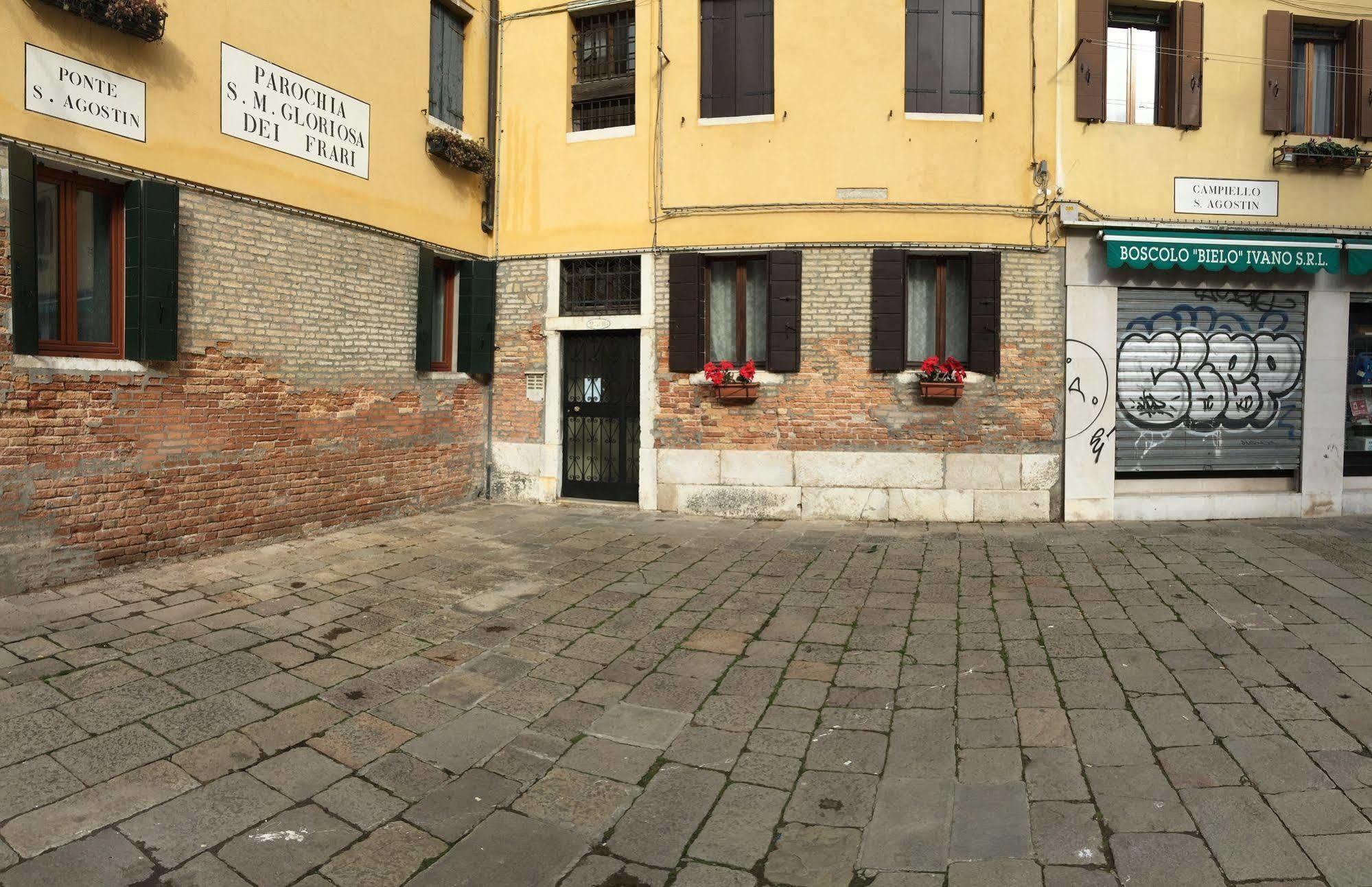Home Lovers Apartment Venesia Bagian luar foto