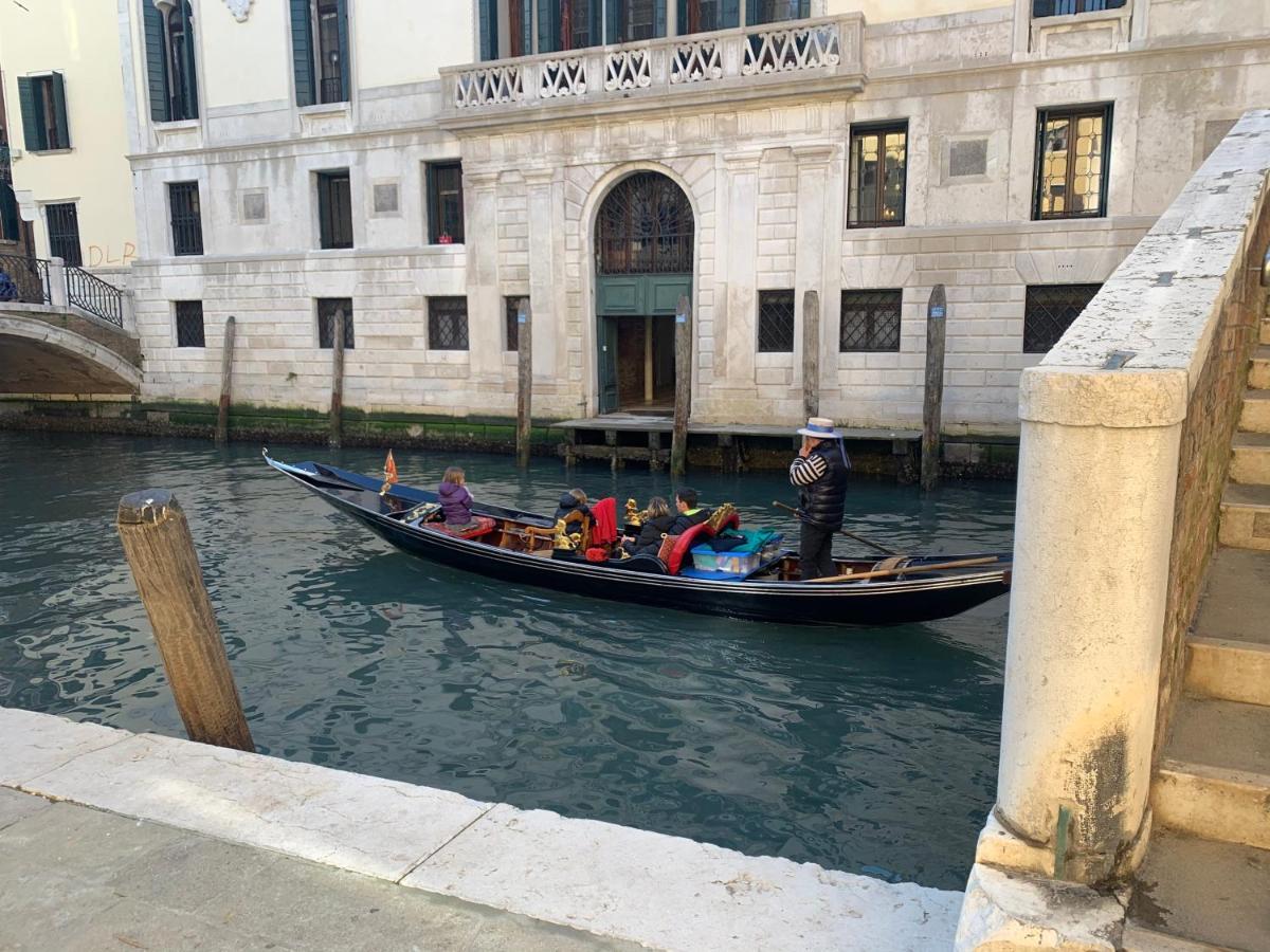 Home Lovers Apartment Venesia Bagian luar foto